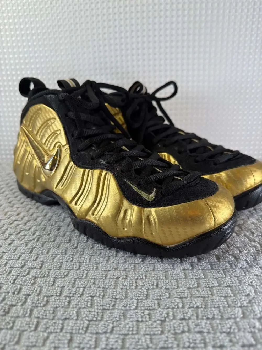 Nike pull eyestay